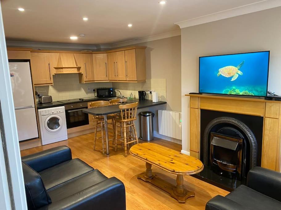 2 Bed Cosy Apartment In Heart Of Mullingar. Luaran gambar
